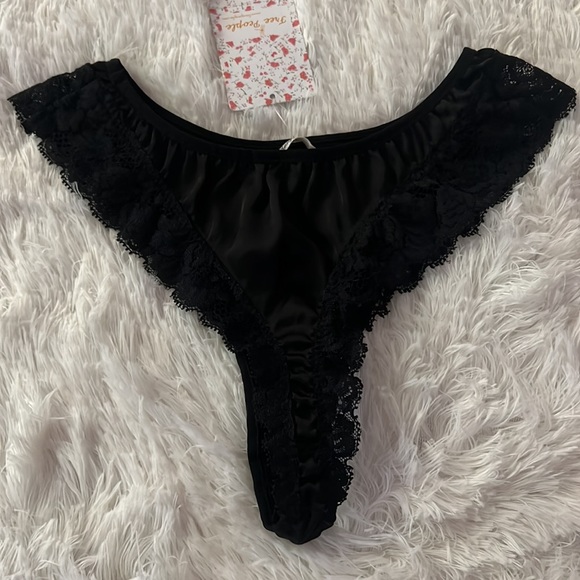 Free People - She Silky - Lace Thong Panty - Size: Small - Picture 3 of 3